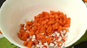 Салат с крабовыми палочками и морковью