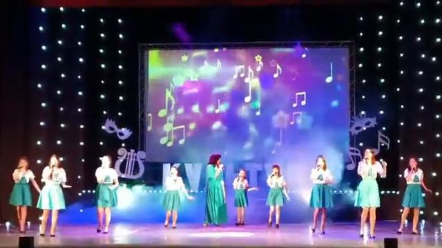 "В ритме музыки" детский вокальный коллектив "Лучики" с руководителем. смотреть онлайн