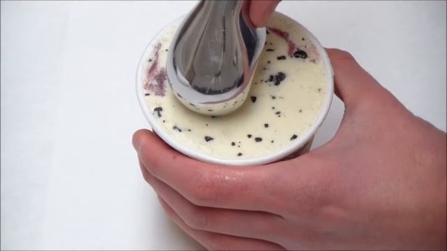 Haagen Dazs White Chocolate Raspberry Truffle Ice Cream смотреть онлайн