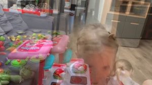 Софийка играет в повара Видео для детей