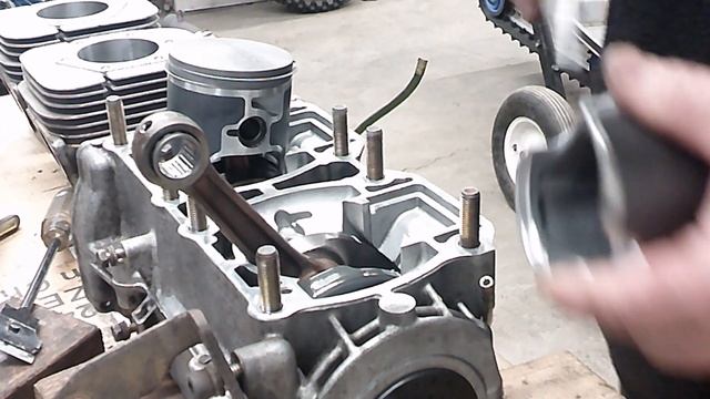 Installing piston C clips with SPI tool смотреть онлайн