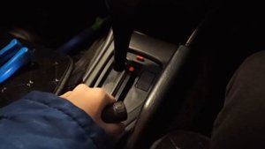 Купил Toyota Carina! Замена поворотника. Замена лампочки АКПП. Ремонт тросика багажника.