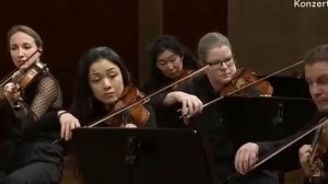 В.А.Моцарт. Симфония № 40 G-moll, K.550. Оркестр Camerata Salzburg, концертмейстер - Gregory Ahss.