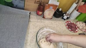 Пицца с колбасой салями и грибами. Домашняя и вкуснее чем в пиццерии