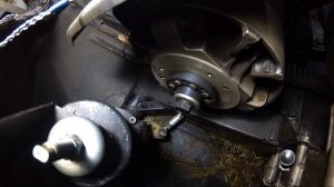 Регулировка лыж на снегоходе.