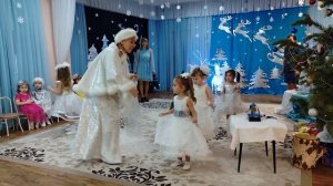 Наш первый утренник. моя любимая снежиночка. Танец снежинок