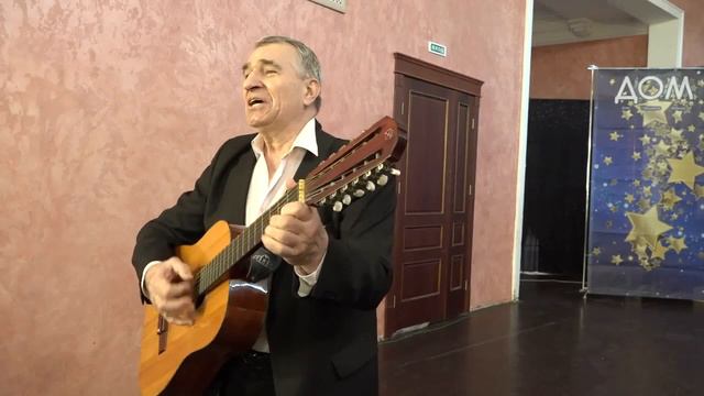 "Песня не прощается с тобой".