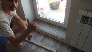 Обрамление порога из кухни на балкон кварц виниловой плиткой