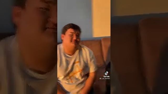 Рахим Абрамов устроил сюрприз Даше Дошик и засыпал всю комнату сладостями! 2ч