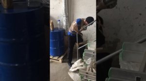 Прикол, ПРАНК ,чувака примотали скотчем к лестнице!!!коры!прикол смотреть всем!!!!