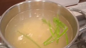 Супчик с фрикадельками и звёздочками.