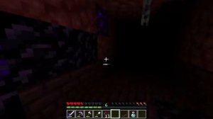 Лоззи в ПРОКЛЯТОМ мире ПУГАЕТ меня ! Страшный игрок Lozzy - minecraft creepypasta перезолив с ютуба
