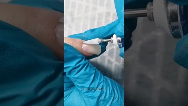 Сложная коррекция ногтей, с поднятием свободного края.