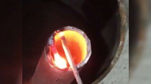 заглушиваем трубу электродом если нет заглушки #сварка #сваркадляначинающих #сваркатруб #грузия