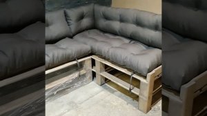 Угловой диван из поддонов - 80лвл Corner sofa of pallets - 80lvl
