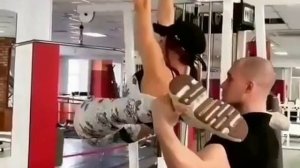 Боже, что она вытворяет!