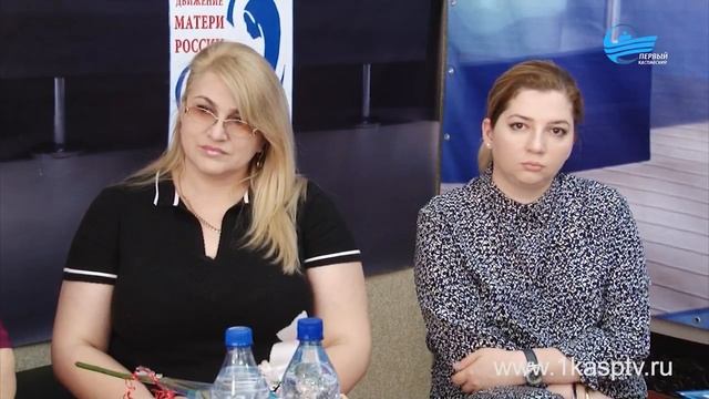 На заседании клуба «Родительство» с профессиональным праздником поздравили медицинских работников смотреть онлайн