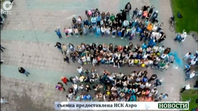 В Нарымском сквере прошёл необычный молодёжный флешмоб "Яркая Россия" смотреть онлайн