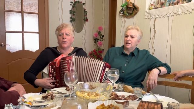 Песня довела до слез дуэт сестёр Марии и Лилии, очень душевно Образ мамы… смотреть онлайн