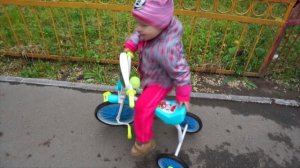 Элана катается на велосипеде. Прогулка. Казань. Elana riding her bike. Walk.