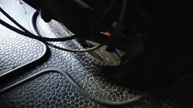 Рено Трафик 2.0 DCI, где находится блок управления подушки безопасности. Trafic Airbag Steuergerät