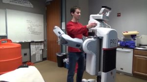 Роботов учат обниматься