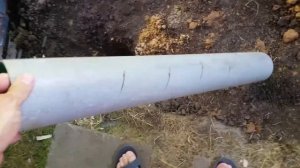 Дренаж с помощью вертикальной трубы в земле.