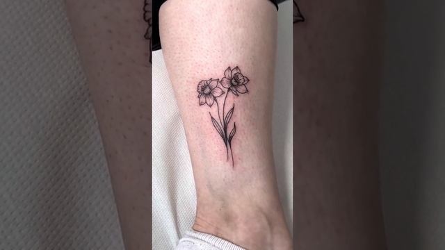 Little daffodils linework @ananas.tattoo