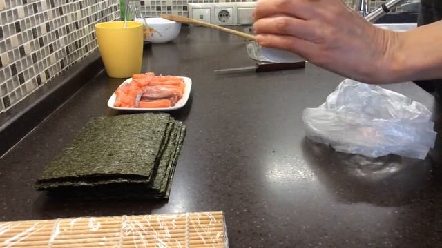 Роллы. Простой рецепт. смотреть онлайн