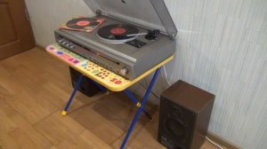 Проигрыватель Сириус 316 и старая пластинка от радиолы