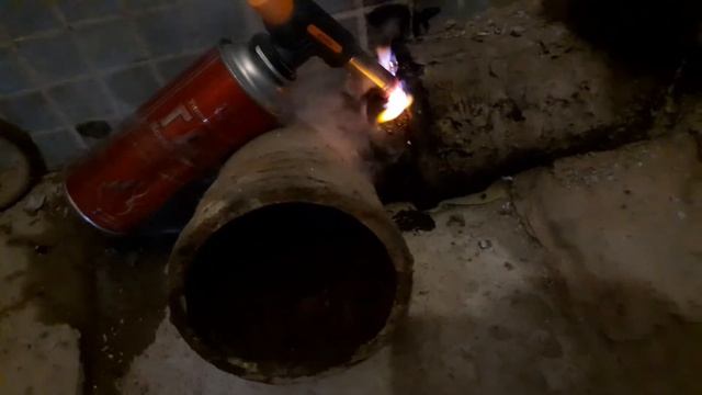 Как расчеканить чугунный тройник,залитый серой смотреть онлайн