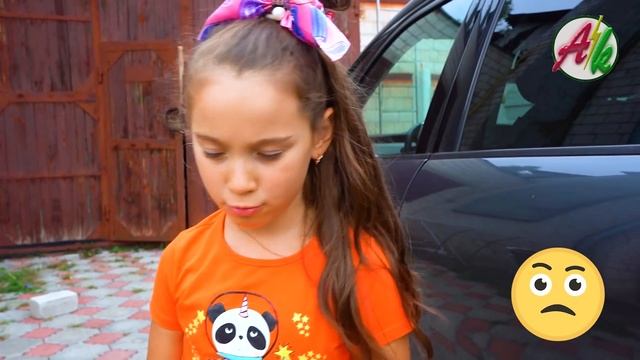 Аня и забавный случай с разноцветными пальчиковыми красками смотреть онлайн