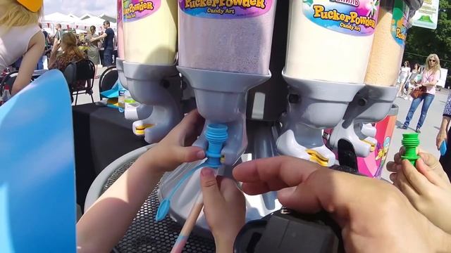 Влад в парке играет в паровозики смотреть онлайн