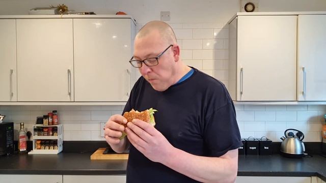 McDonald's Brand New Homestyle Crispy Chicken Burger | Supercool Review смотреть онлайн