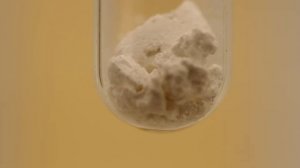Реакция оксида кальция с водой / Calcium oxide reacts with water