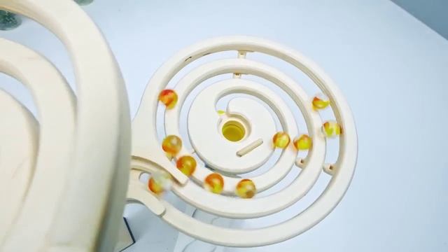 Шарики катаются по лабиринту_видео для детей_2023_108 смотреть онлайн