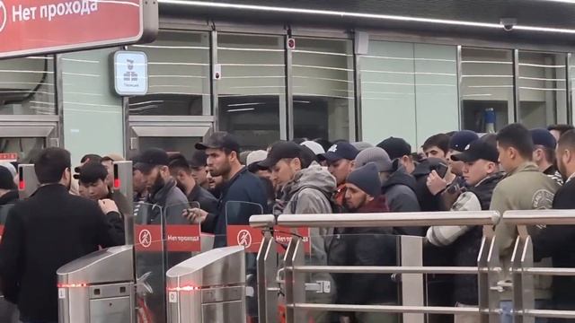Ситуация в метро «Рижская» утром в связи с празднованием Ураза-байрама