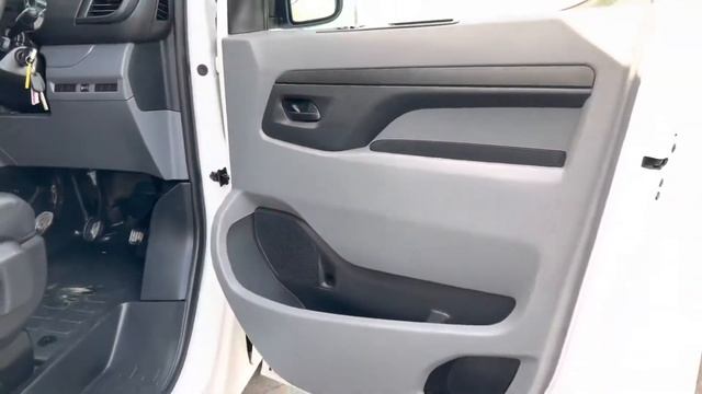 Toyota ProAce 1.6D Comfort Medium Panel Van MWB Euro 6 смотреть онлайн