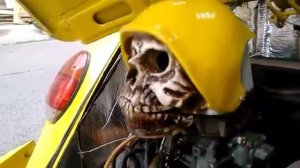 Фольксваген Жук с черепом по бразильской системе