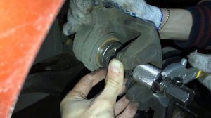 Замена передних колодок Kia Rio 2
