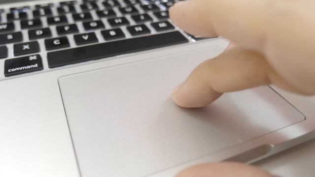 Apple 13-Inch MacBook Pro w/ Retina Display (2015) Unboxing, Overview, & Benchmarks! смотреть онлайн