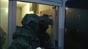 Уже и спецназ в Одессе привлекают к раздаче повесток со взломом квартир.mp4