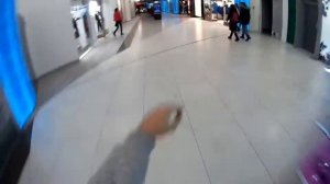Проехал на скейте по ТРЦ