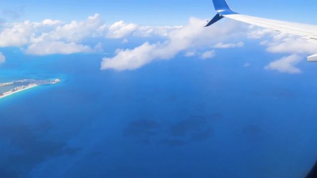 Landing in Cancun International Airport смотреть онлайн