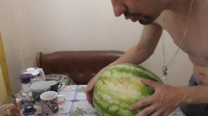 ОБЖОР НА БОЛЬШОЙ ОТЕЧЕСТВЕННЫЙ АРБУЗ ИЗ ПЯТЕРОЧКИ!