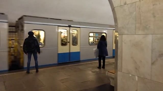 ПЕРЕХОД И СТАНЦИЯ МЕТРО "ПРОСПЕКТ МИРА" РАДИАЛЬНАЯ смотреть онлайн