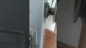 ремонт швейной машины, Подольск 3823, снять маховик , убрать нитки