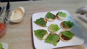 Бутерброды с семгой,авокадо и плавленым сыром