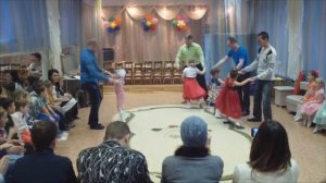 Веселый танец дочек с папами "Танцую с папой" для детей 4-5 лет