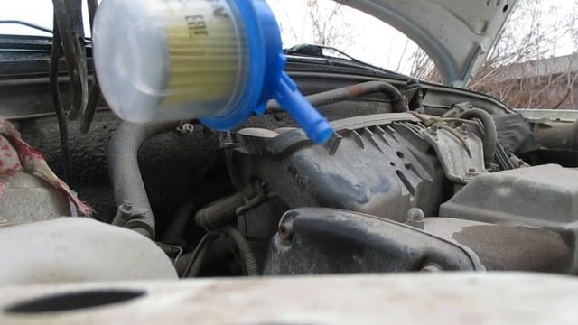 Продуваем от грязи медную трубку подачи газа ГБО. смотреть онлайн